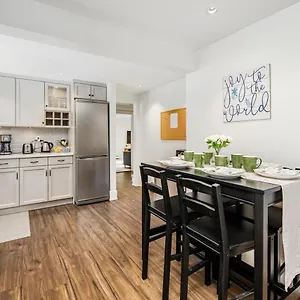 Villa Gorgeous 4 Bedroom Garden Level At West & Ubc, Vancouver