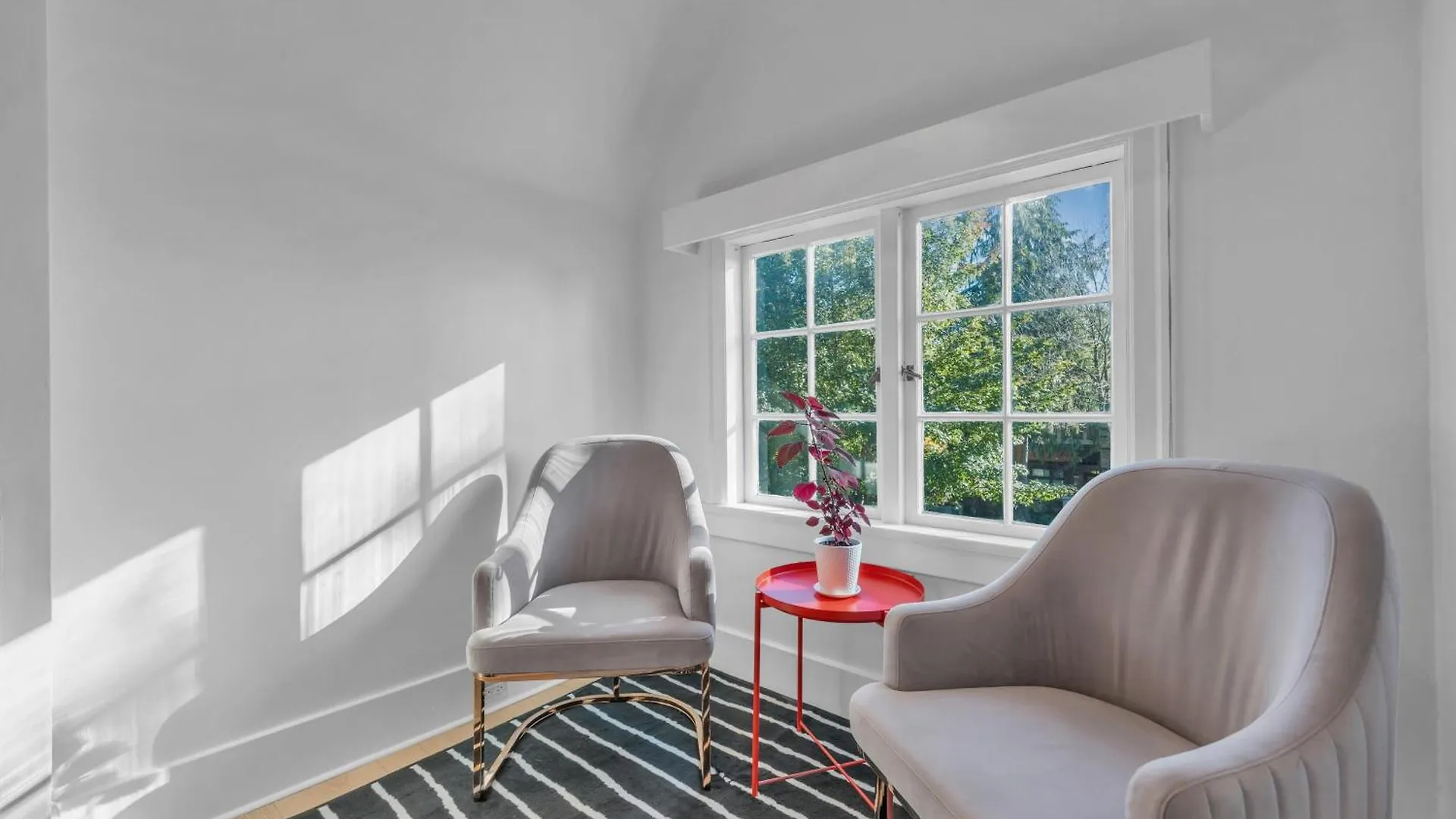 Cozy Four Bedroom House In Vancouver West Homestay