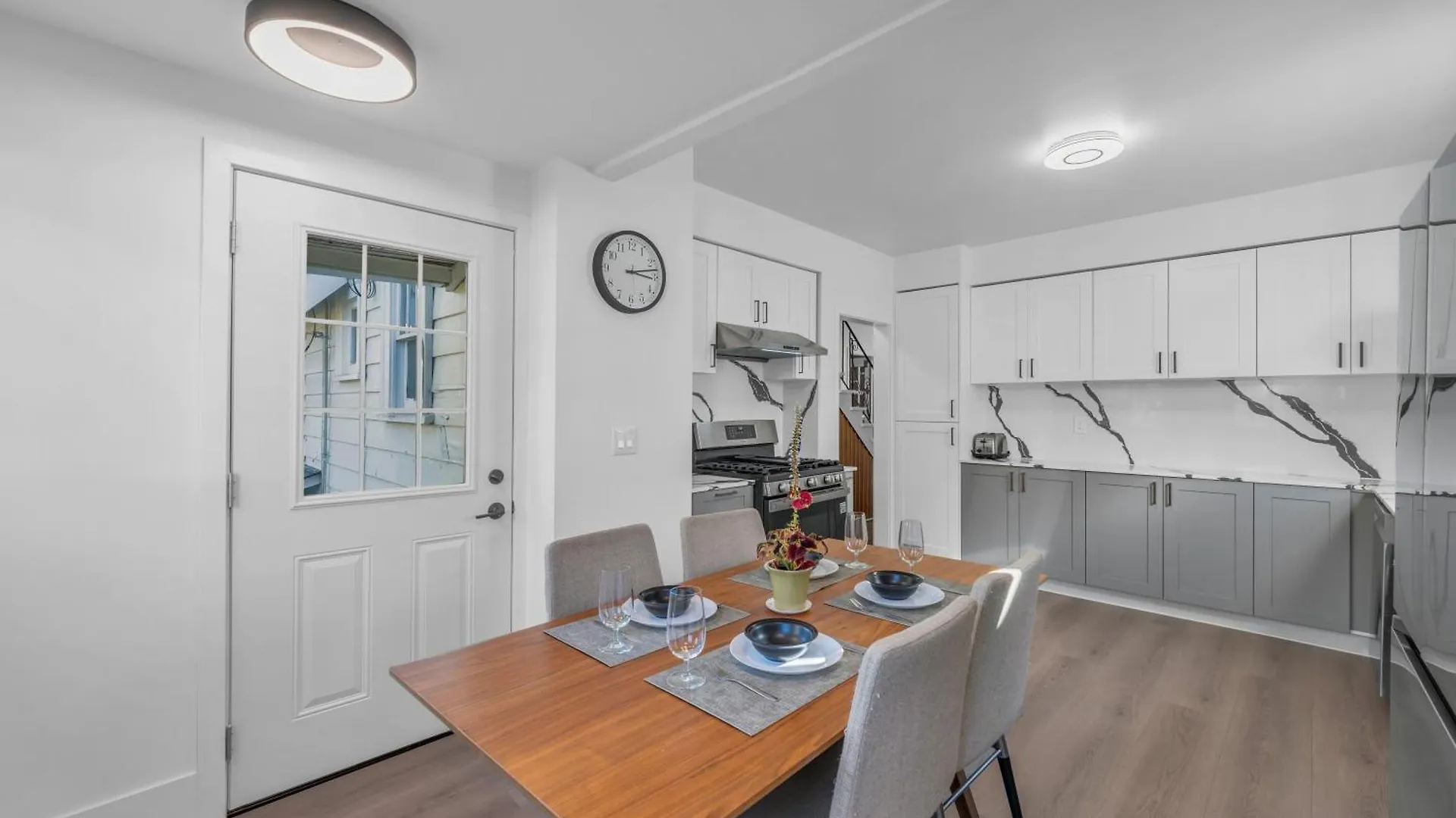 Cozy Four Bedroom House In Vancouver West 0*,