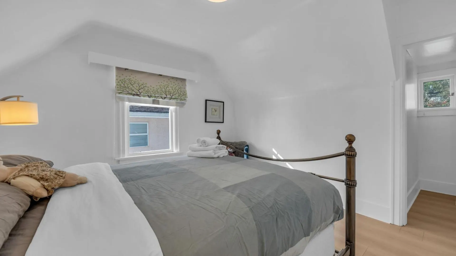 Homestay Cozy Four Bedroom House In Vancouver West