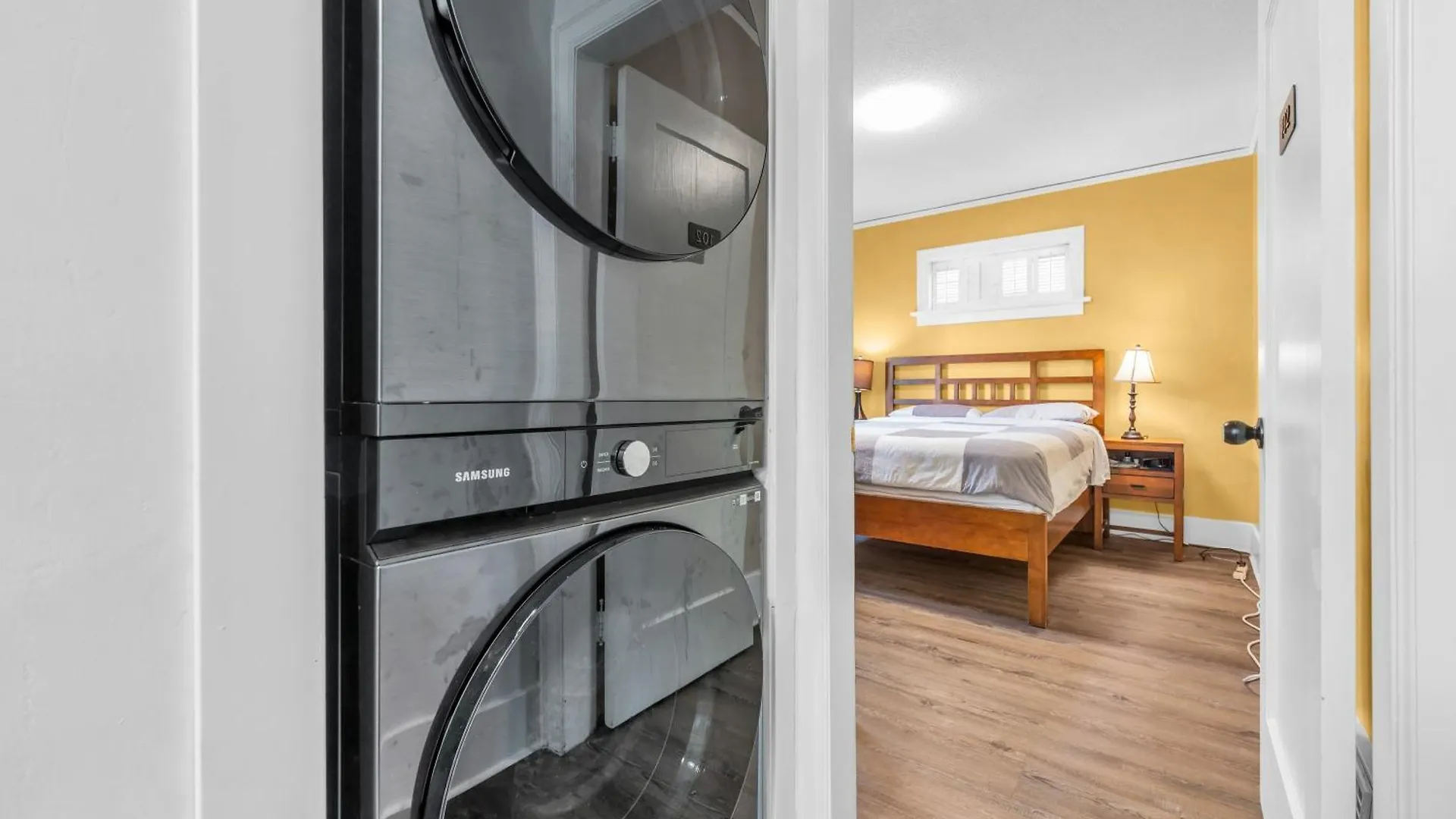 Cozy Four Bedroom House In Vancouver West Canada