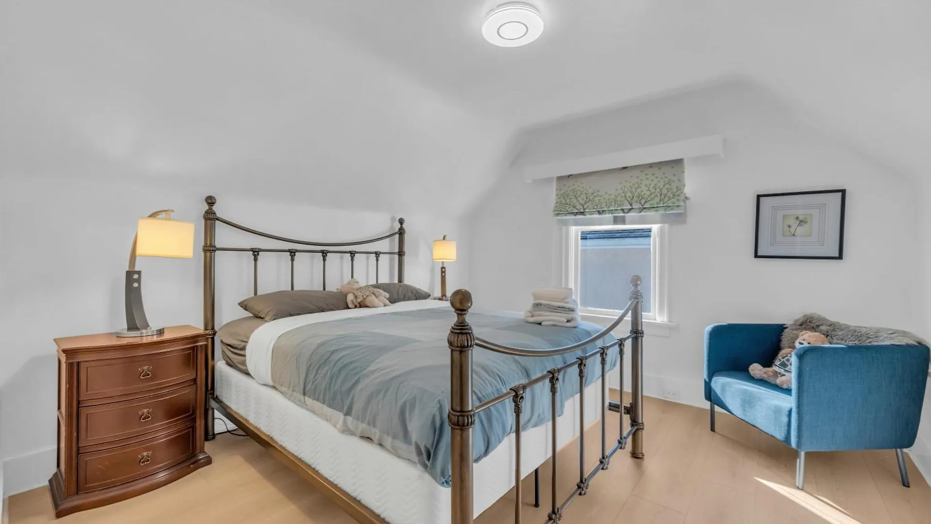 Cozy Four Bedroom House In Vancouver West 0*,  Canada