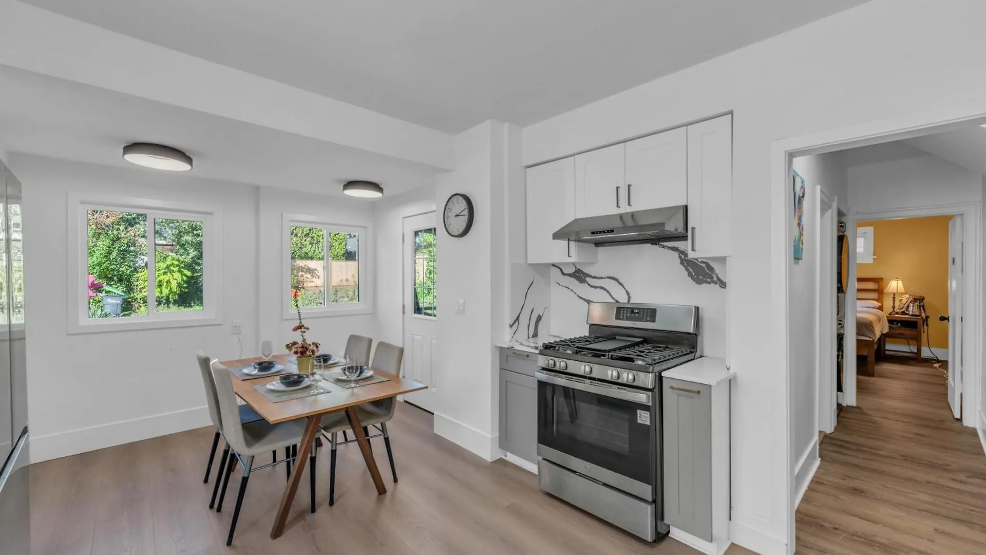 Cozy Four Bedroom House In Vancouver West