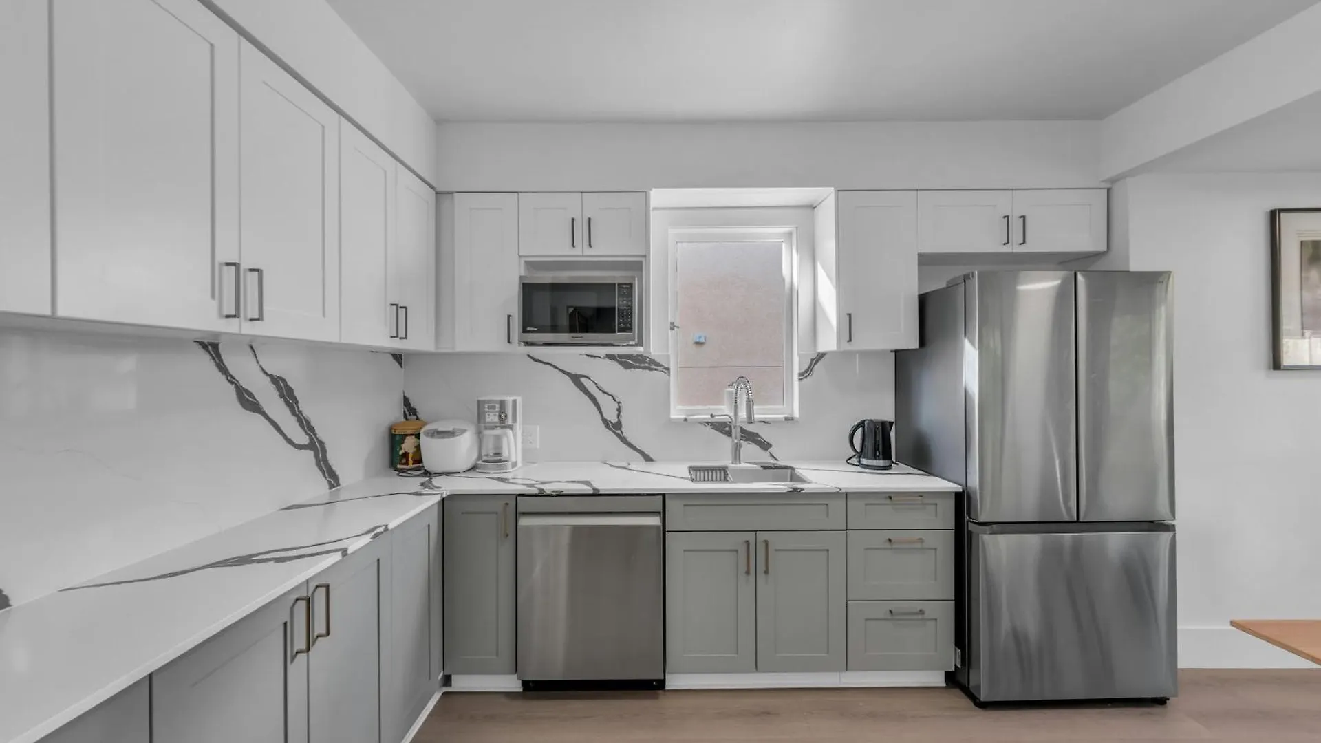 Homestay Cozy Four Bedroom House In Vancouver West