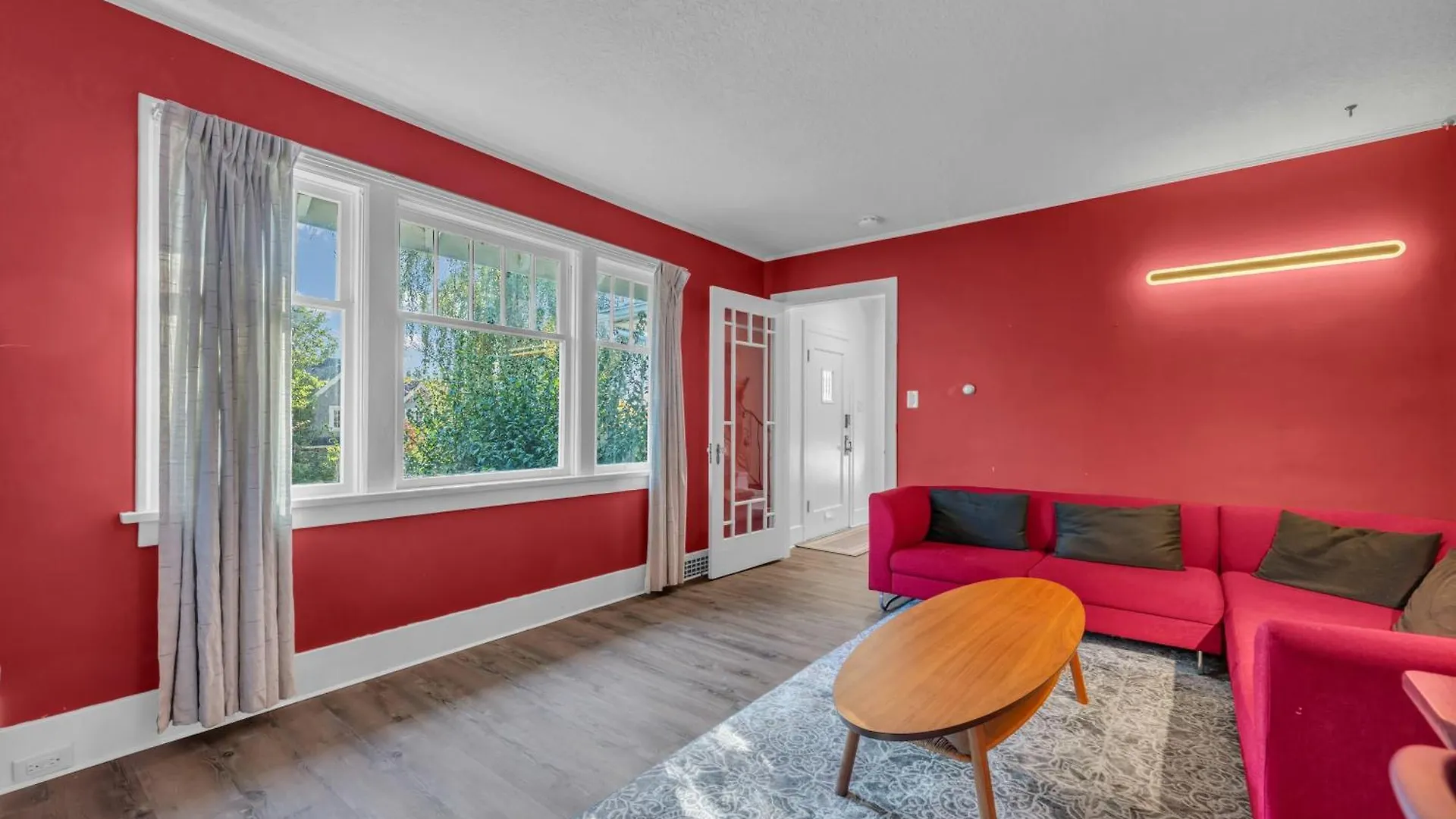 Homestay Cozy Four Bedroom House In Vancouver West