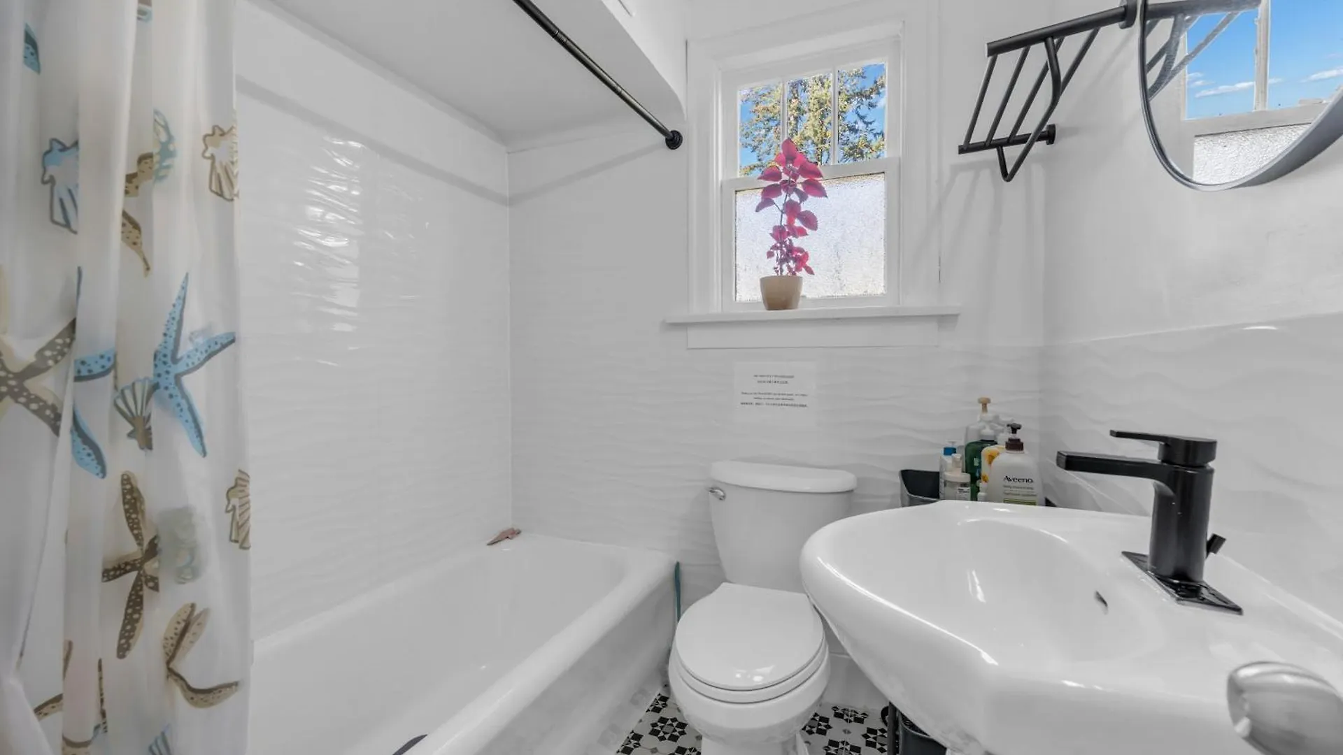 Cozy Four Bedroom House In Vancouver West Homestay