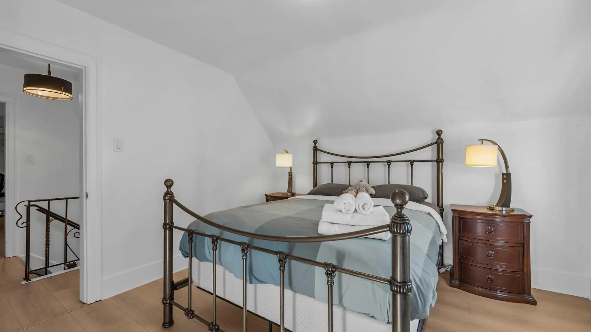 Cozy Four Bedroom House In Vancouver West Homestay