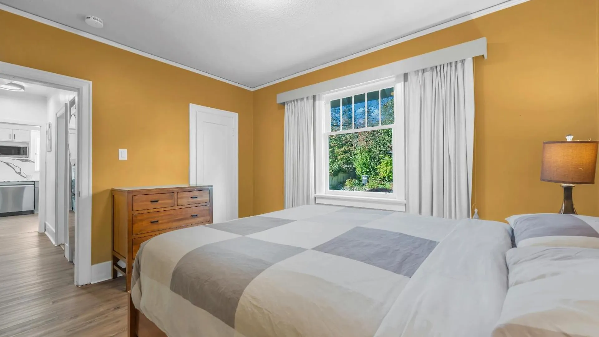 Homestay Cozy Four Bedroom House In Vancouver West Canada