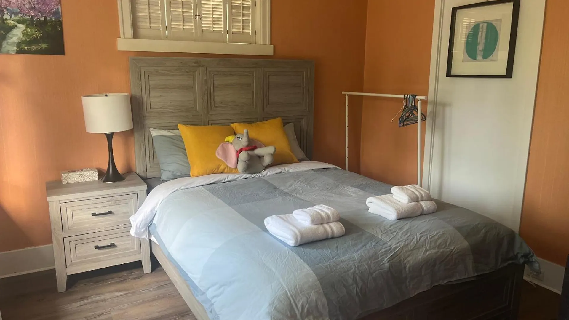 Homestay Cozy Four Bedroom House In Vancouver West