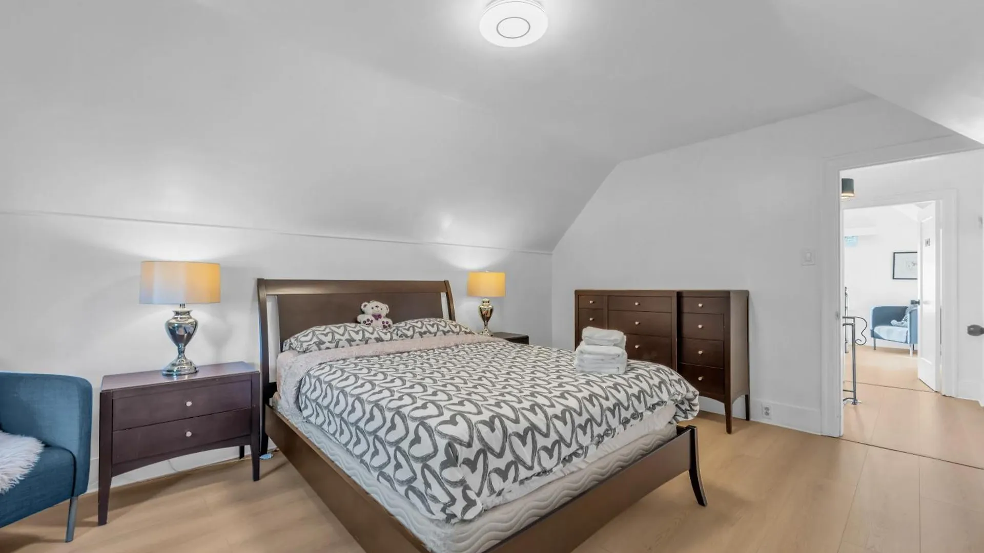 Homestay Cozy Four Bedroom House In Vancouver West Canada