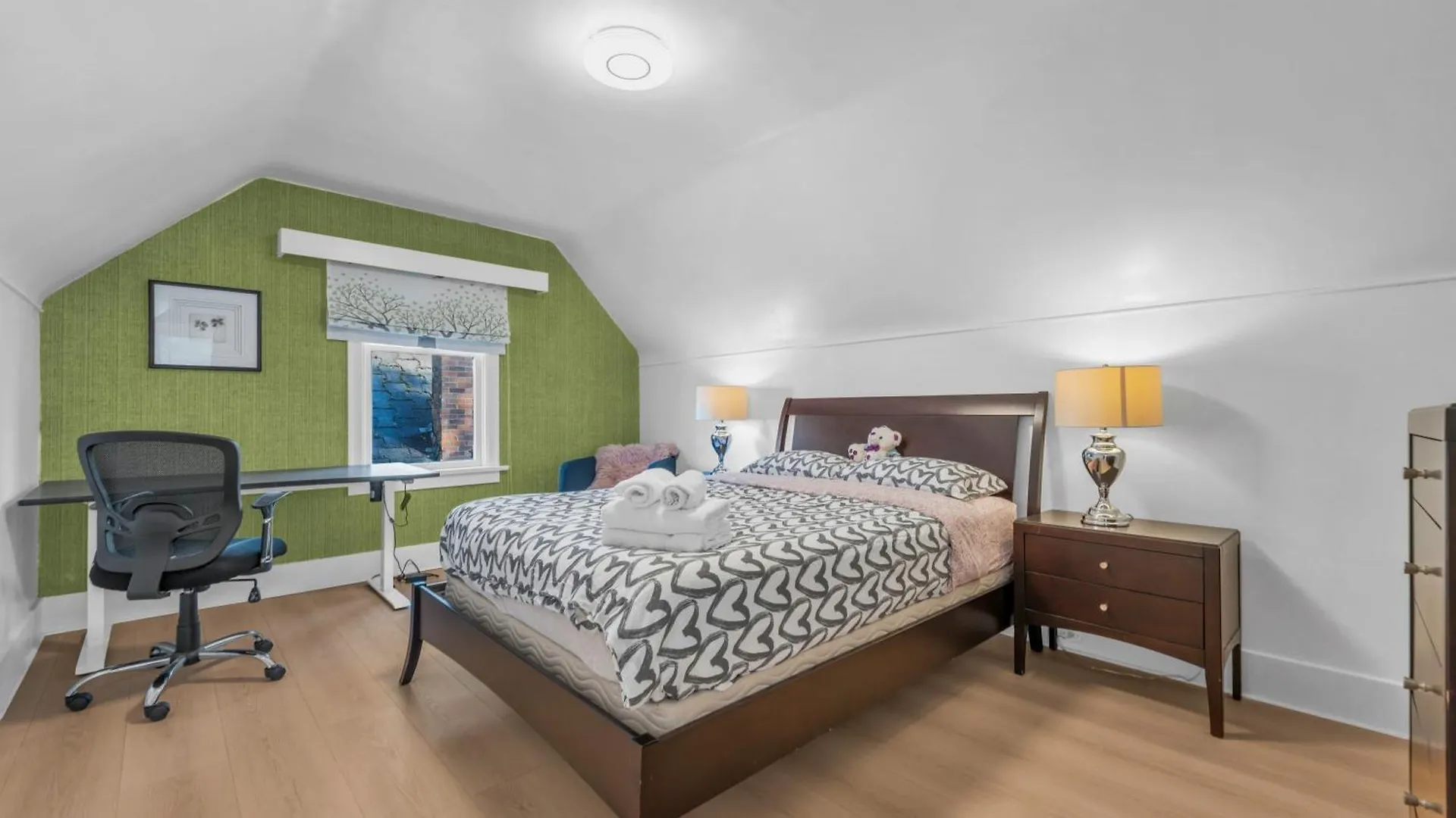 Cozy Four Bedroom House In Vancouver West