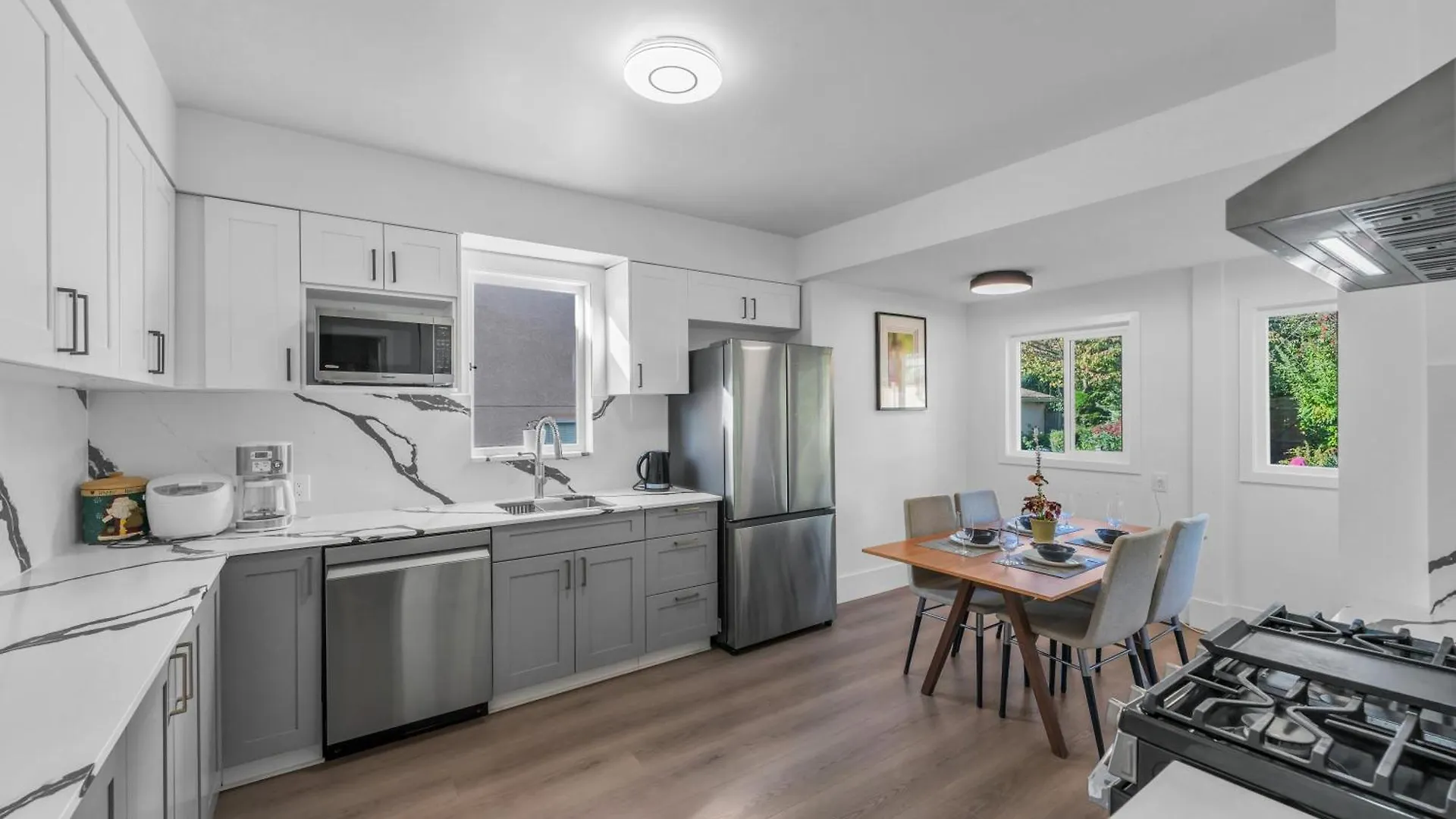 Homestay Cozy Four Bedroom House In Vancouver West